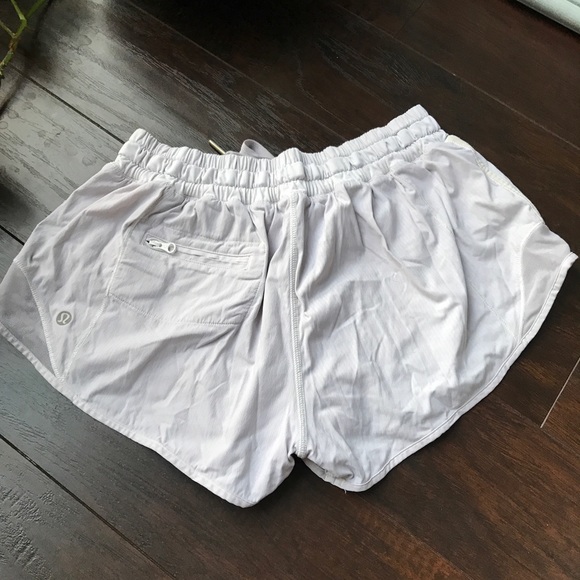 Lululemon Hotty Hot shorts lilac - Picture 4 of 8
